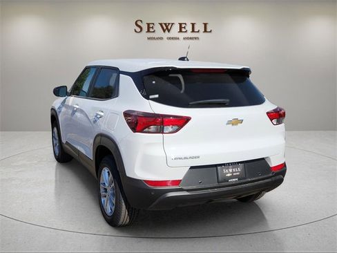 Used 2025 Chevrolet TrailBlazer LS w/ LS Convenience Package image 3