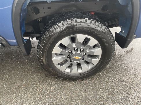 Used 2025 Chevrolet Silverado 2500 Custom w/ Custom Value Package image 4