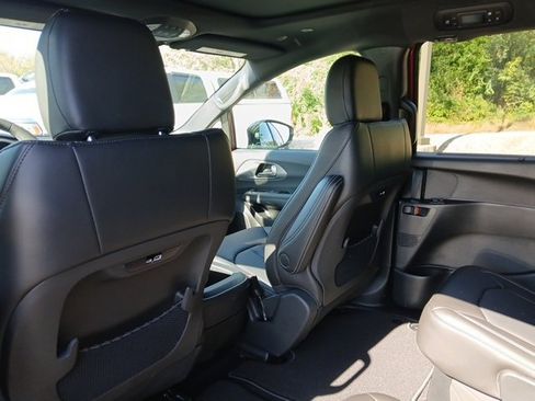 New 2026 Chrysler Pacifica Select image 16