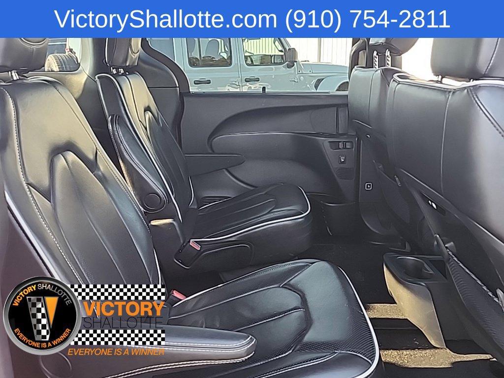 Used 2025 Chrysler Pacifica Limited FWD image 38