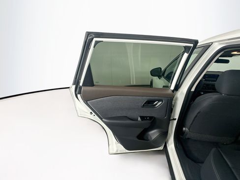 Used 2023 Nissan Rogue S FWD image 25