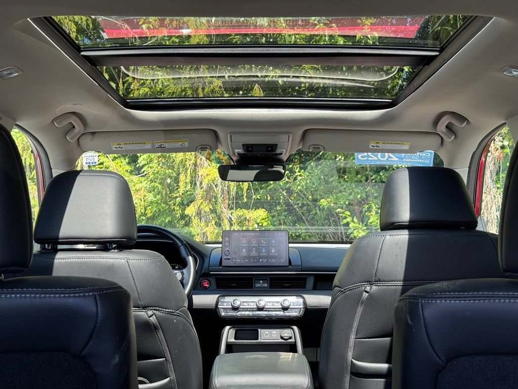 Certified 2025 Honda Pilot Touring image 18