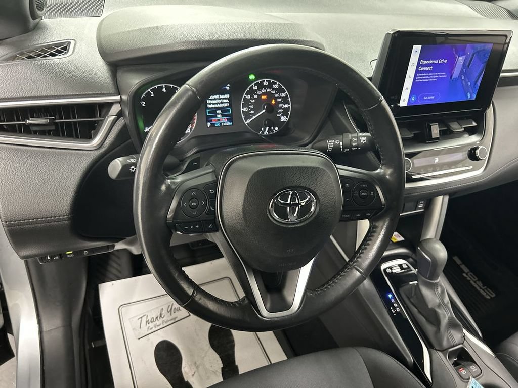 Used 2023 Toyota Corolla Cross AWD Hybrid w/ Moonroof Package image 4