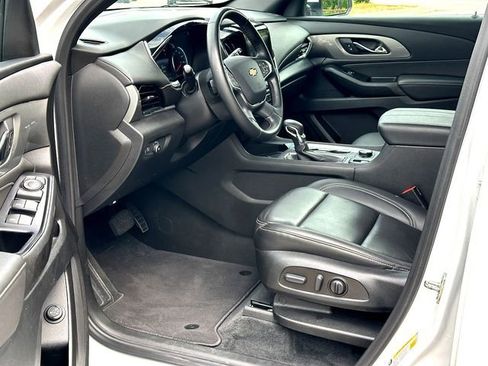 Used 2023 Chevrolet Traverse LT FWD image 10