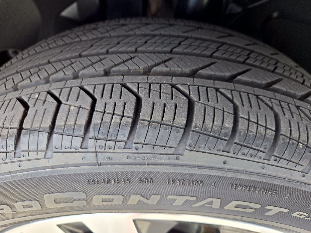Used 2025 Mercedes-Benz GLB 250 4MATIC image 8