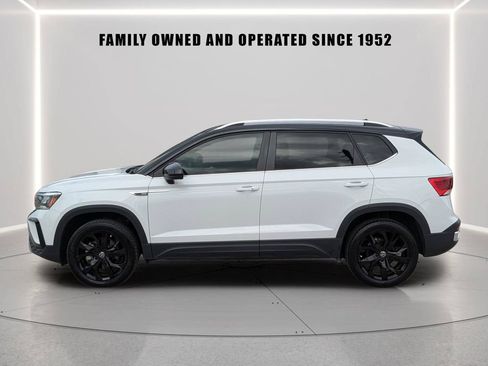 Certified 2023 Volkswagen Taos SE w/ Panoramic Sunroof Package FWD image 3