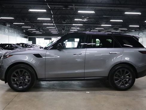 Used 2025 Land Rover Range Rover Sport SE AWD/4WD image 2