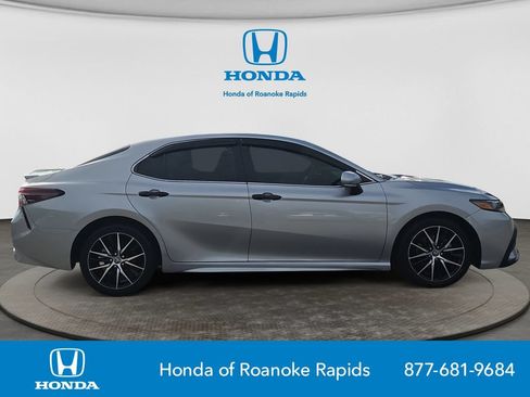 Used 2022 Toyota Camry SE FWD image 6