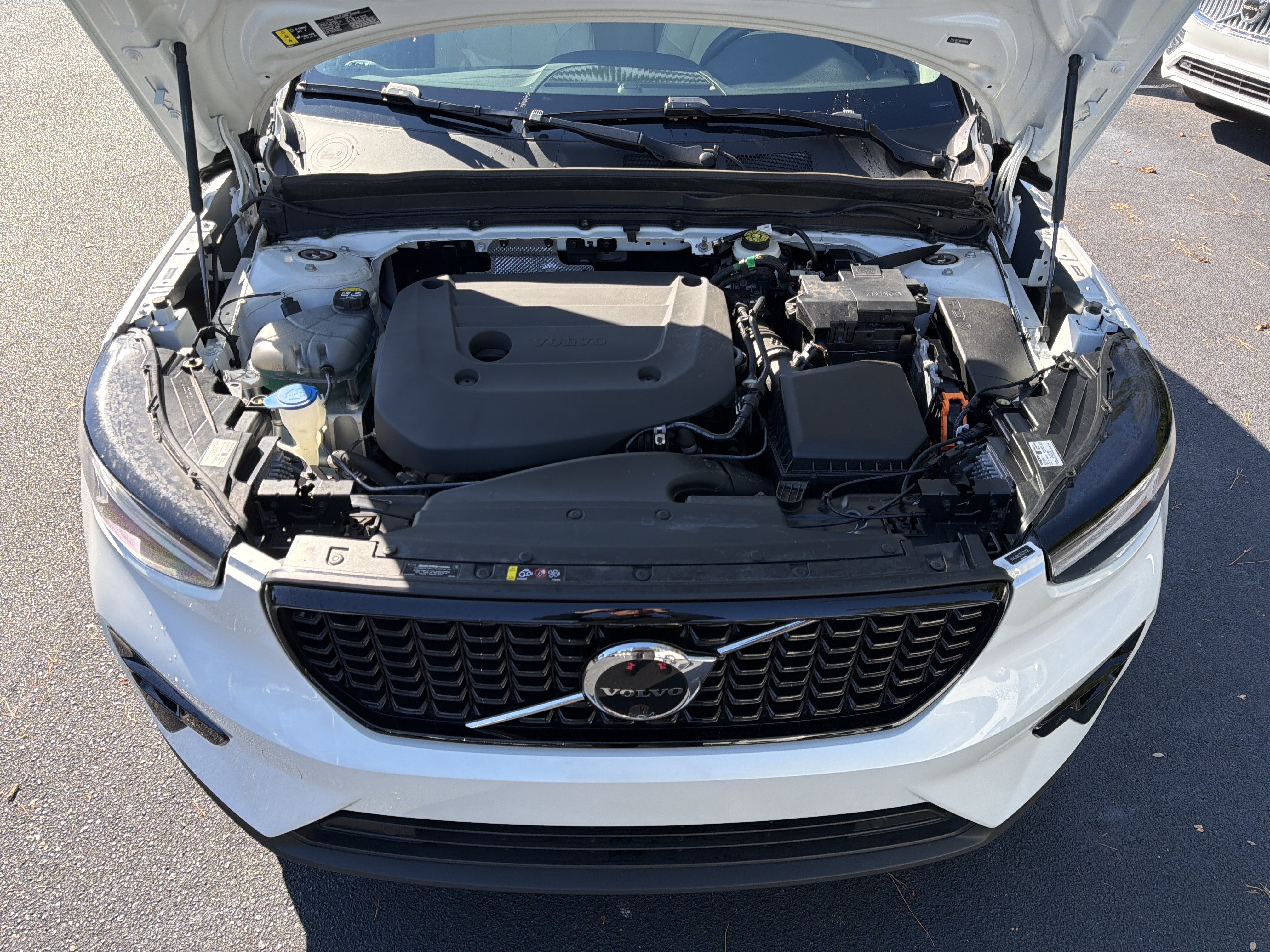 Certified 2024 Volvo XC40 B5 Plus w/ Protection Package Premier AWD/4WD image 36