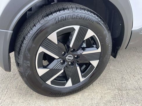 Used 2025 Nissan Kicks SV image 7