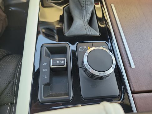 Used 2024 Toyota Sequoia Capstone AWD/4WD image 31