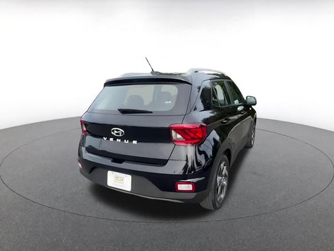 Used 2025 Hyundai Venue SEL image 14