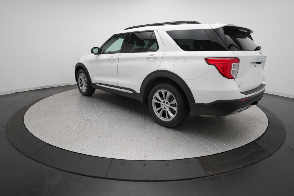 Used 2021 Ford Explorer XLT w/ Equipment Group 202A AWD/4WD image 32