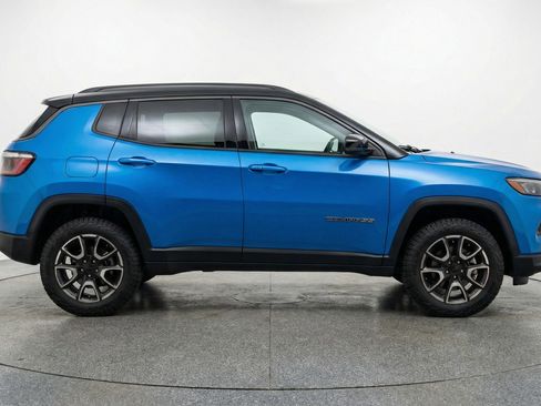 Used 2025 Jeep Compass Trailhawk image 11