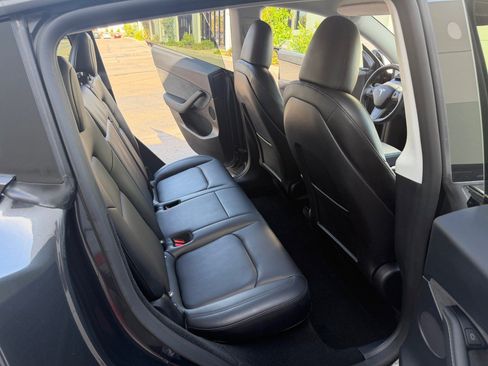 Used 2025 Tesla Model Y Long Range RWD image 14