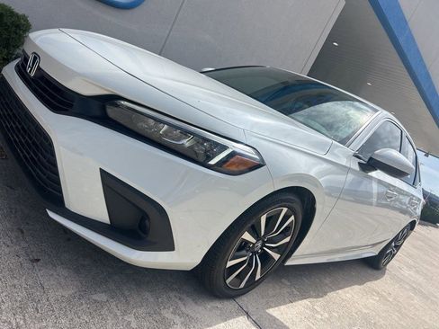 Used 2023 Honda Civic EX image 4