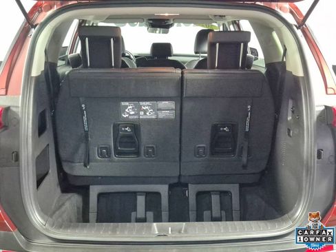 Used 2025 Kia Carnival FWD image 25