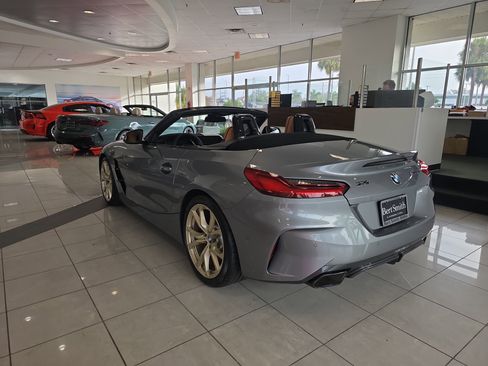Used 2025 BMW Z4 M40i w/ Premium Package image 4