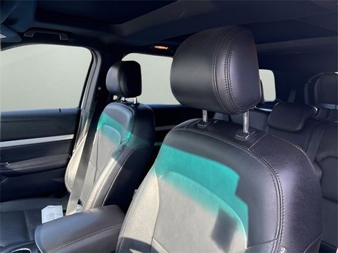 Used 2016 Ford Explorer XLT w/ Equipment Group 202A image 8