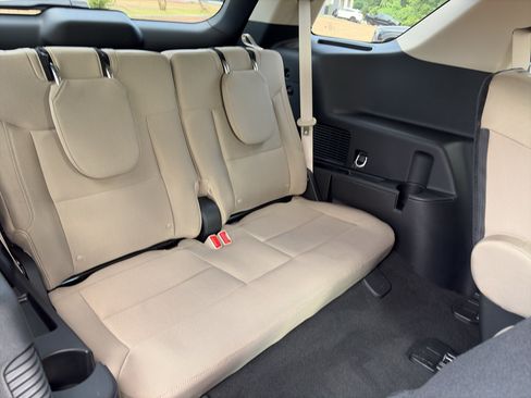 Used 2023 Ford Explorer XLT RWD image 15