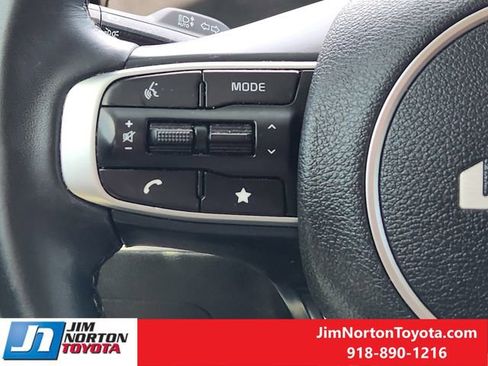 Used 2025 Kia Sportage EX FWD image 27