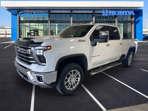 Used 2024 Chevrolet Silverado 2500 LTZ w/ LTZ Plus Package AWD/4WD image 4