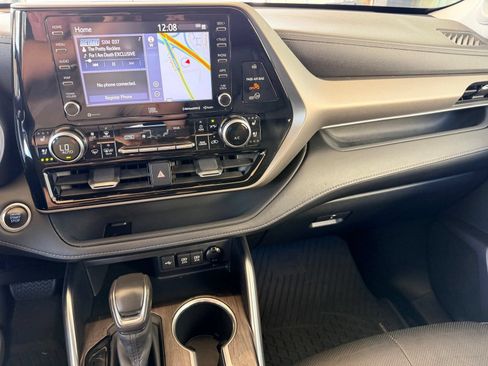 Used 2020 Toyota Highlander Limited AWD/4WD image 10