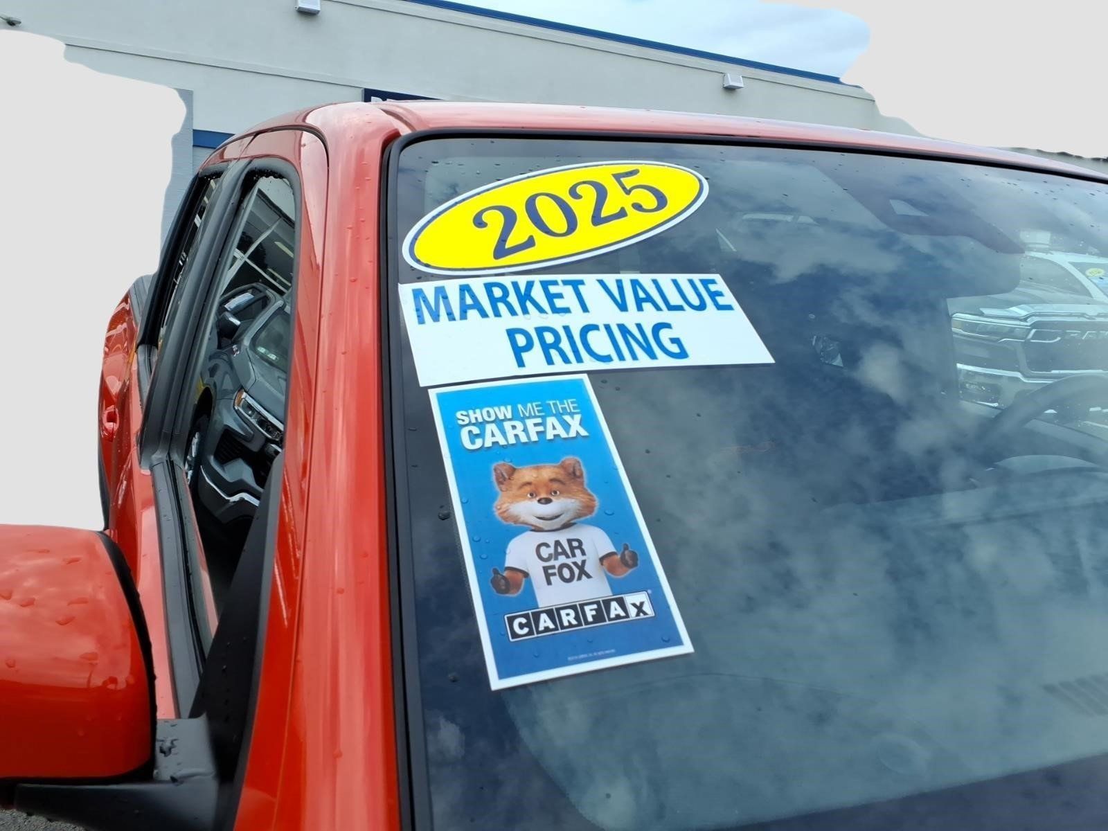 Used 2025 Nissan Frontier PRO-4X AWD/4WD image 9