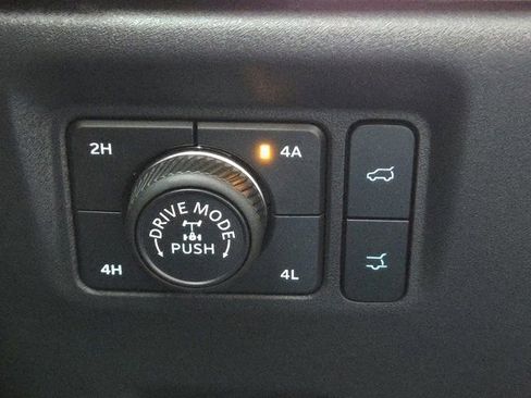 Used 2025 Ford Expedition Tremor image 19