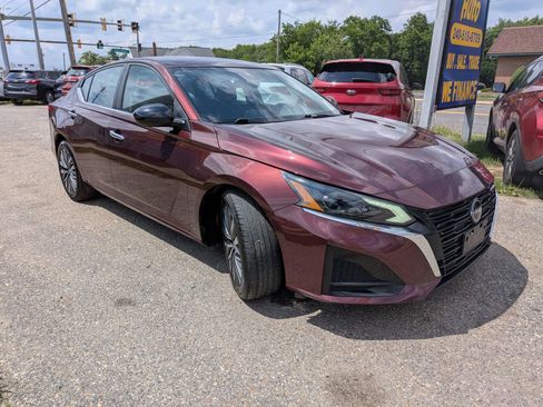 Used 2023 Nissan Altima 2.5 SV FWD image 8