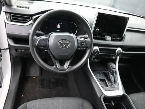 Used 2024 Toyota RAV4 XLE FWD image 22