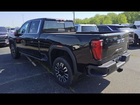 Used 2024 GMC Sierra 3500 Denali Ultimate AWD/4WD image 8