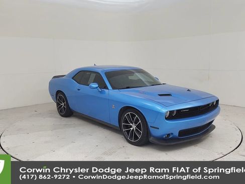 Used 2016 Dodge Challenger R/T Scat Pack w/ Leather Interior Group RWD image 3