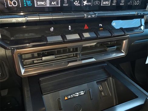 New 2025 GMC Hummer EV 3X w/ LPO, Illumination Package image 18