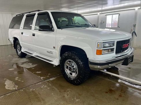 Used 1996 GMC Suburban 2500 image 3