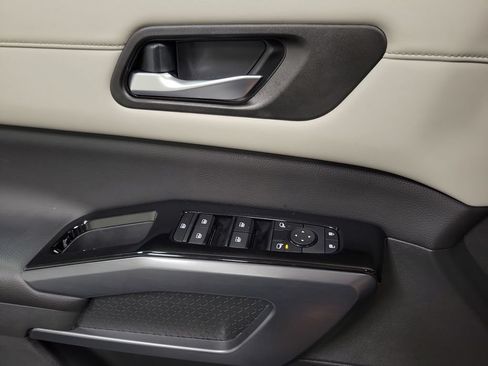 Used 2024 Nissan Pathfinder SL w/ Black Appearance Package FWD image 29