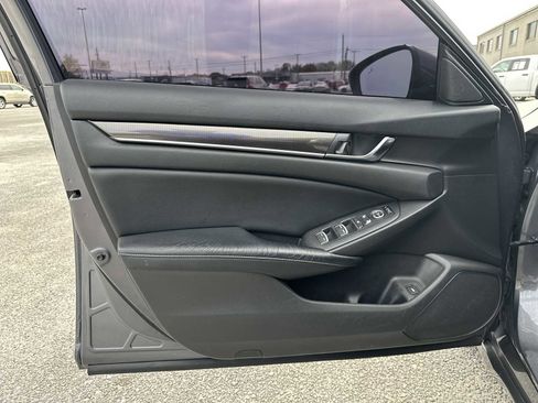 Used 2018 Honda Accord Sport image 16