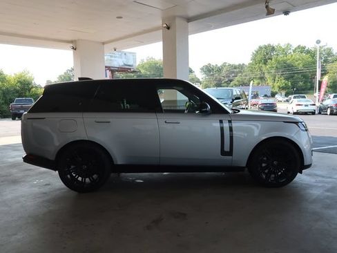 Used 2025 Land Rover Range Rover SE AWD/4WD image 9