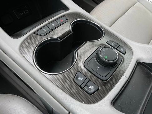 Used 2023 GMC Acadia SLT image 21