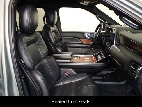 Used 2019 Lincoln Navigator Premiere image 16