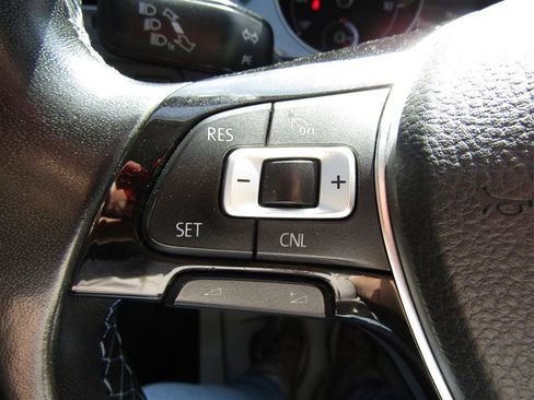 Used 2016 Volkswagen e-Golf SEL Premium w/ Driver Assistance Package image 15