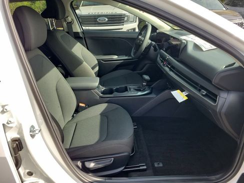 New 2026 Kia K4 LXS FWD image 7