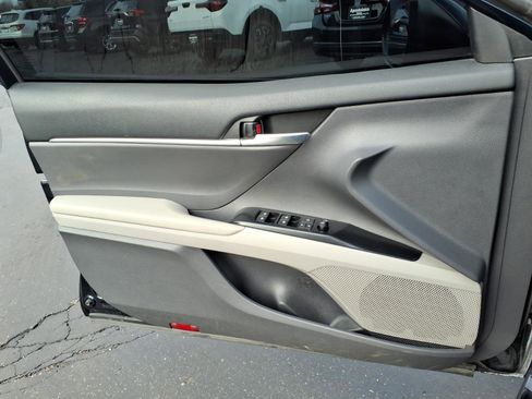 Used 2020 Toyota Camry SE image 10