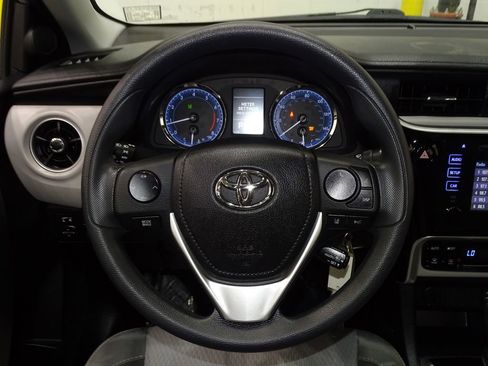 Used 2017 Toyota Corolla LE image 21