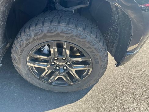Used 2021 Chevrolet Silverado 1500 Custom Trail Boss w/ Midnight Edition AWD/4WD image 4