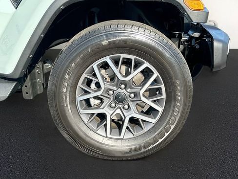 Used 2024 Jeep Wrangler Sahara image 30