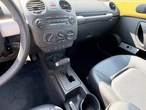 Used 2007 Volkswagen Beetle Convertible w/ Package 1 FWD image 63