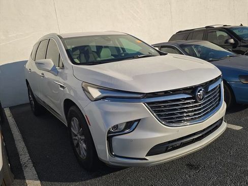 Used 2024 Buick Enclave Essence FWD image 2