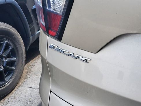 Used 2018 Ford Escape SE w/ SE Sync 3 Package AWD/4WD image 5