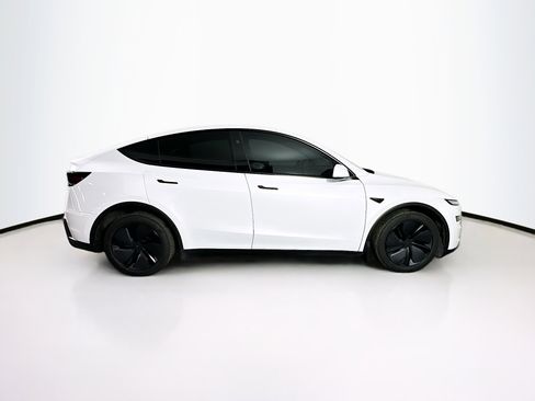 Used 2026 Tesla Model Y AWD image 10